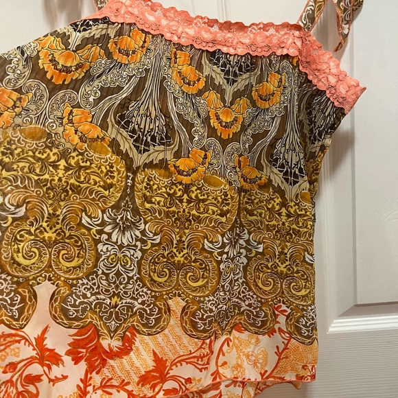 Semi-shear boho style top. - Picture 4 of 7